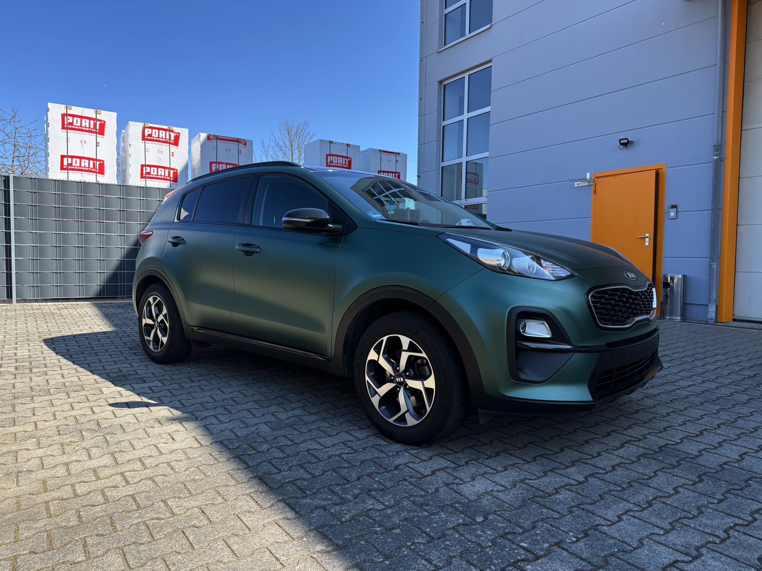 Getönte Fahrzeugscheiben mit zulässiger Scheibenfolie