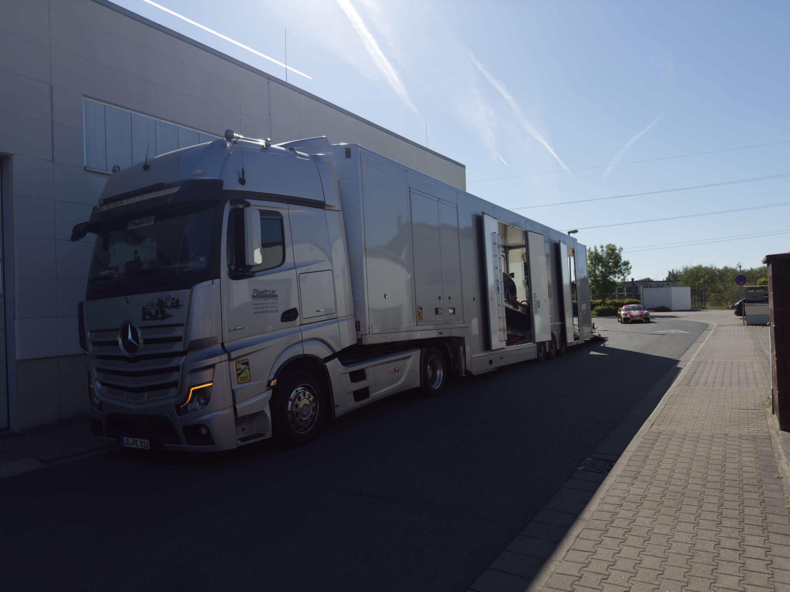 Geschlossener Mehrfach-Fahrzeugtransporter bei WrapIndustries