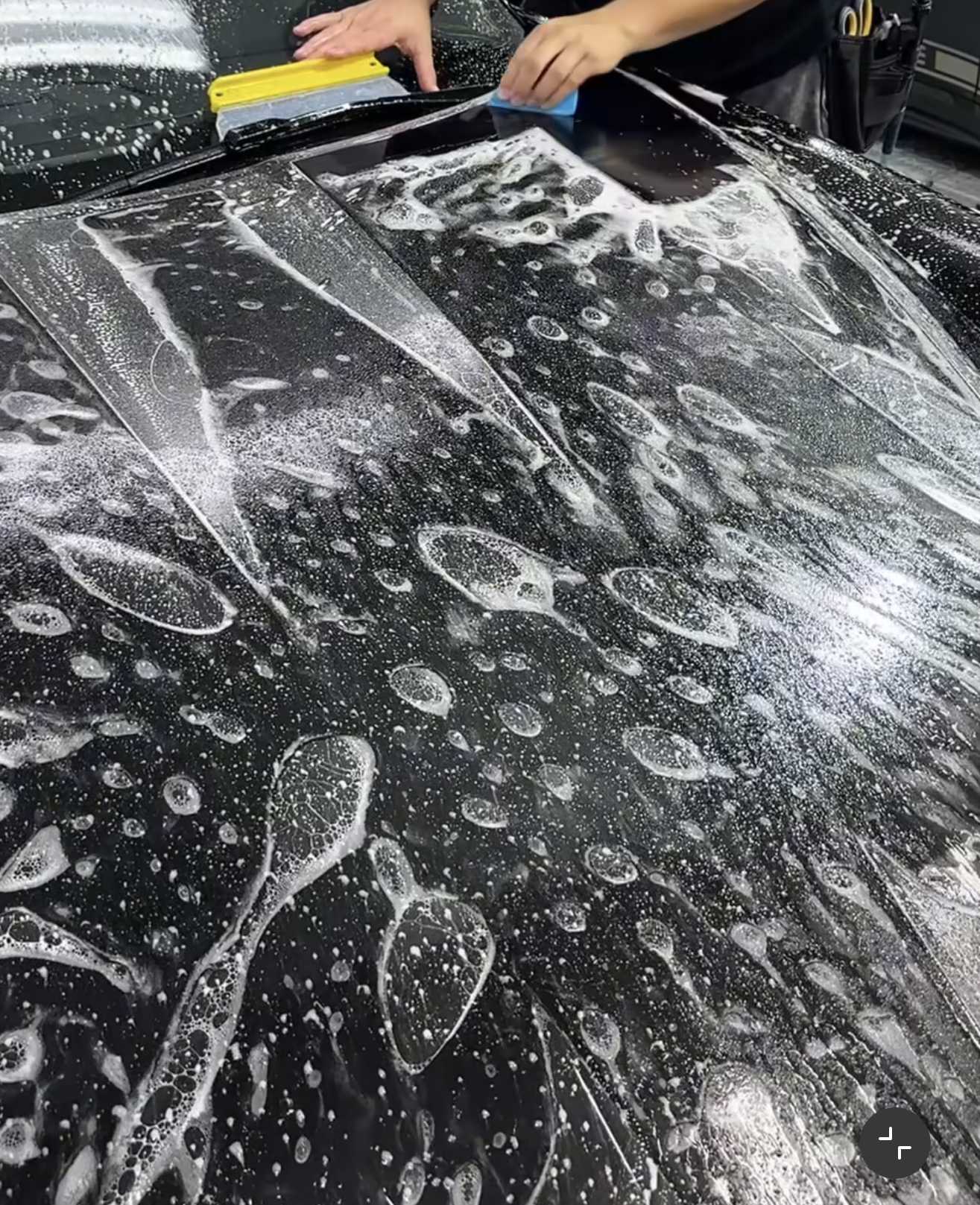 Lackschutzfolie an einem Fahrzeug
