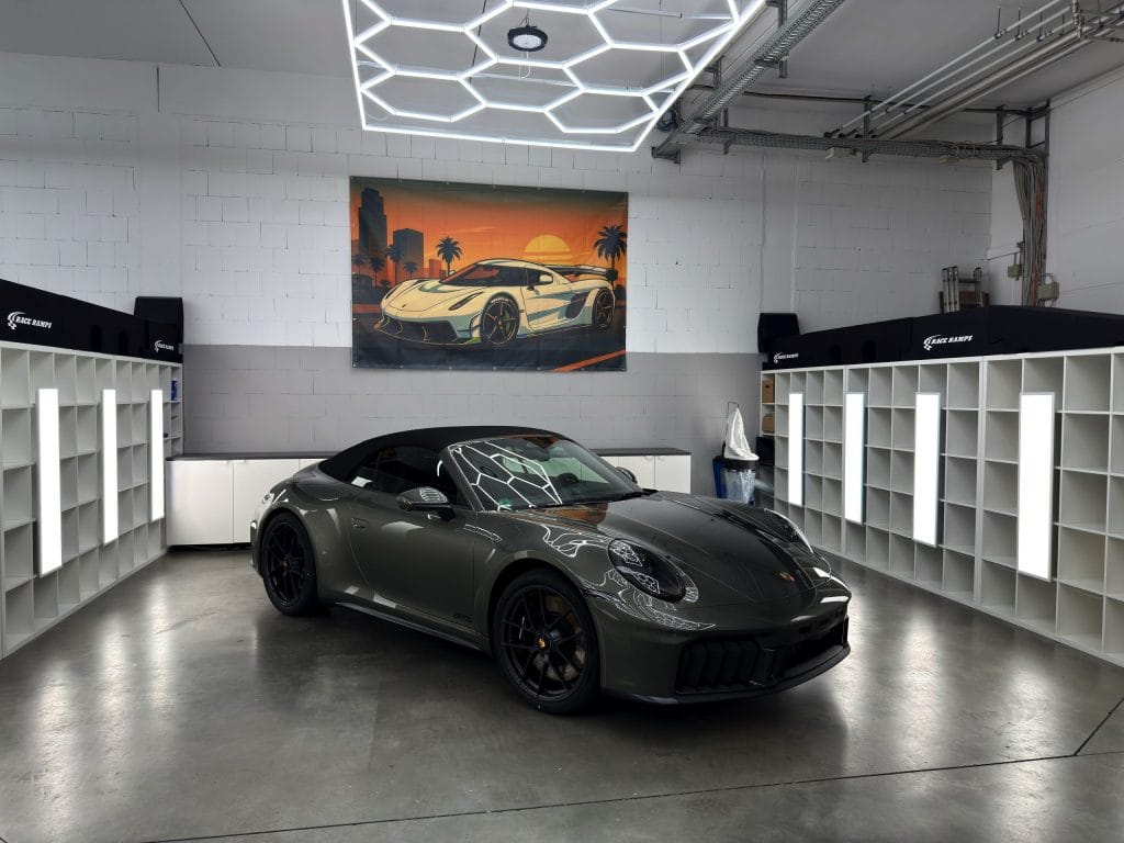 Porsche 911 GTS Cabriolet nach professioneller Lackschutzfolierung bei WrapIndustries