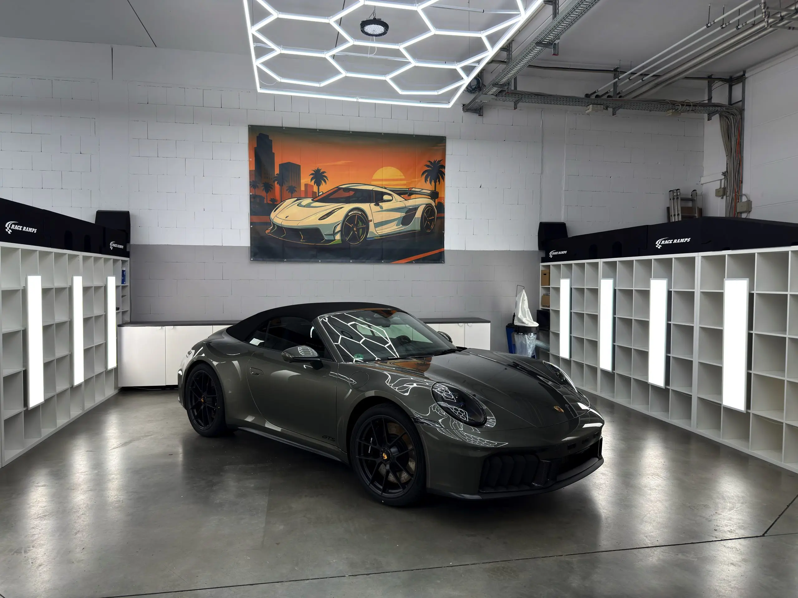 Porsche 911 GTS Cabriolet nach der Lackschutzfolierung bei WrapIndustries