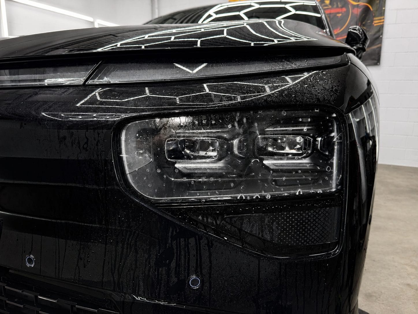 XPENG G9 Scheinwerfer mit Lackschutzfolie Detailaufnahme