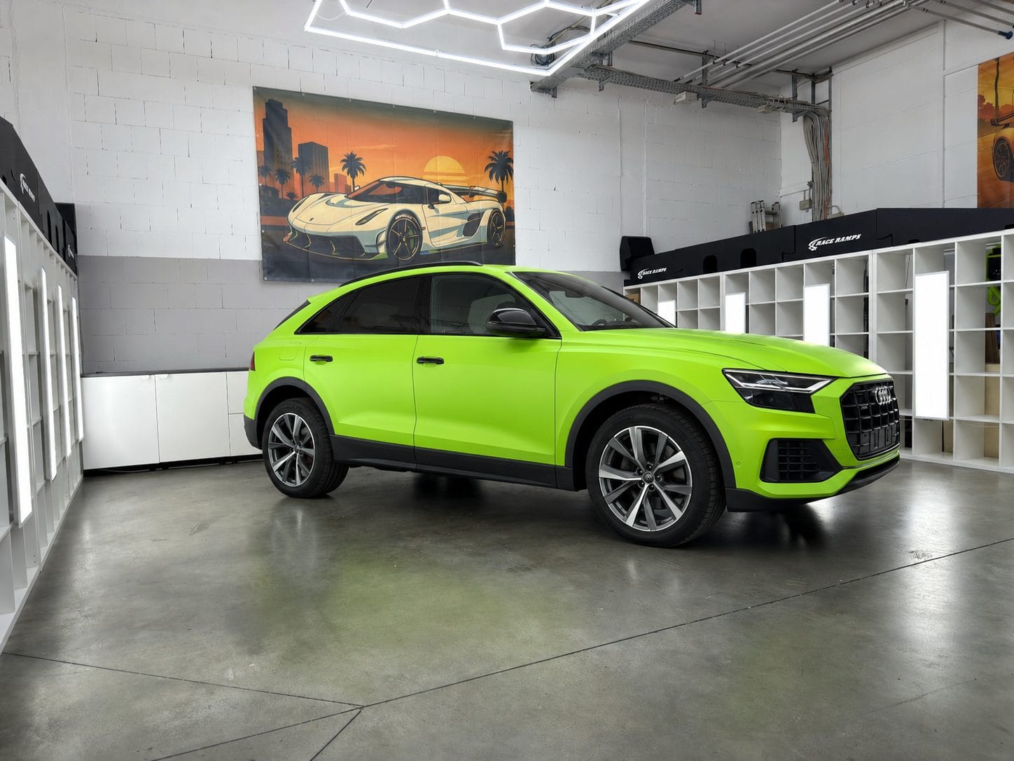 Audi Q8 mit mattgrüner Farbfolierung bei WrapIndustries in Groß-Zimmern